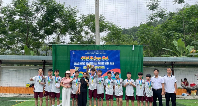 TRƯỜNG THCS LƯƠNG THẾ VINH SÔI NỔI TỔ CHỨC GIẢI BÓNG ĐÁ HỌC SINH CHÀO MỪNG 50 NĂM GIẢI PHÓNG MIỀN NAM THỐNG NHẤT ĐẤT NƯỚC